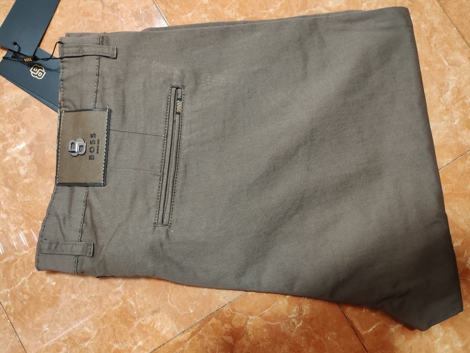 Vind pantaloni Boss original