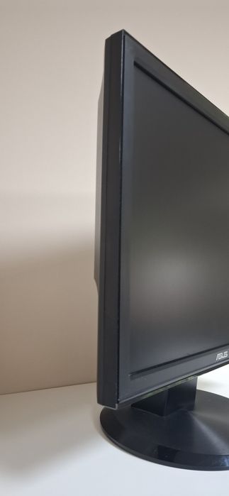 ASUS монитор 17 инча