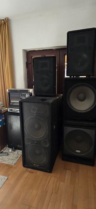 Vind boxe profesionale cu mixer si statie pret 5500