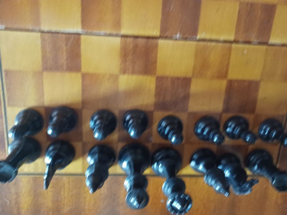 Българска дървена лак табла и шах за игра