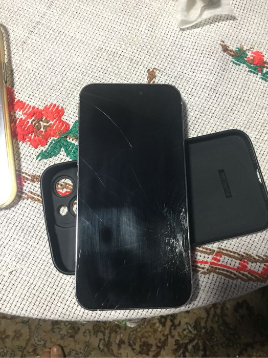 Vând iPhone 14 Pro Max 256 GB, culoare Silver.