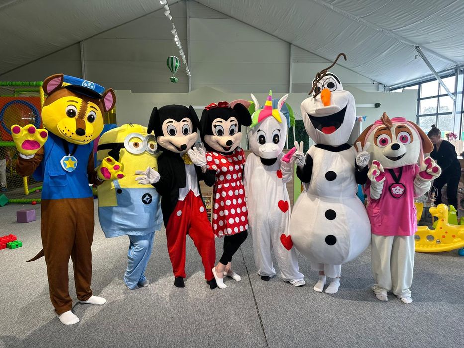 Animatori , mascote si ursitoare