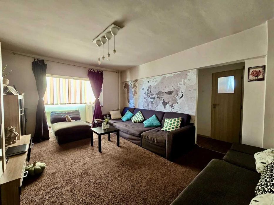 Apartament cu 3 camere în zona 300, cu vedere spre faleza Mureșului, lângă Universitate — fotografia 2