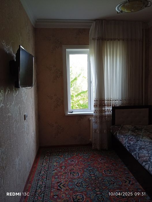 Квартира сотилади 5 хонали Кора Камиш 2/5 даха Сув буйида атрофи озода