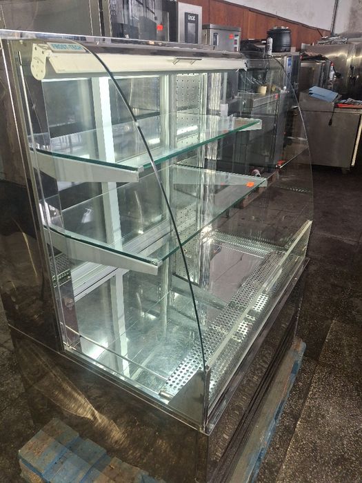 Хладилна витрина отворена