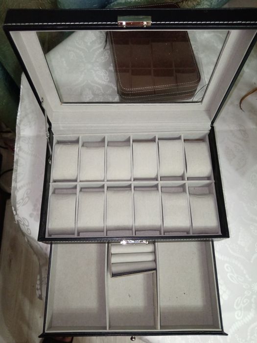 Футляр кейс шкатулка  для часов новый