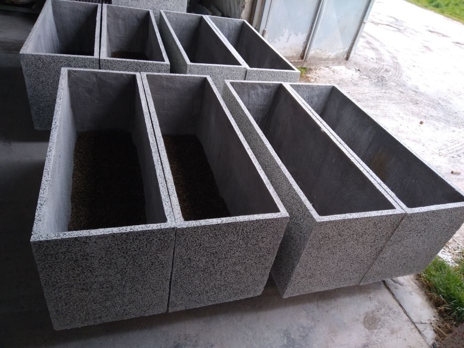 Jardiniere ghiveci  din beton,  mozaic spalat
