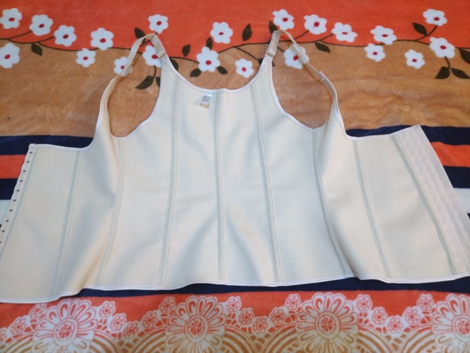 Срочно корсет сотилади