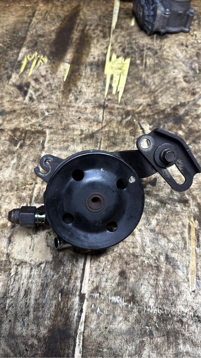 Привозной насос ГУР Toyota 1MZ-FE 3.0