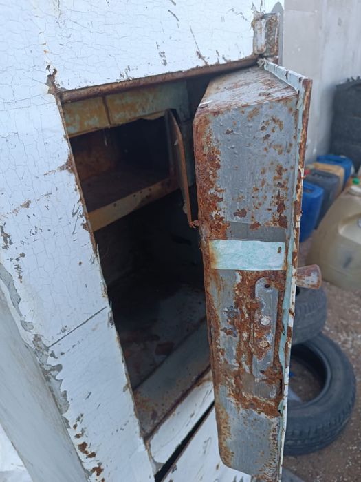 Продам сейф