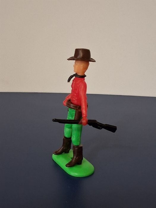 ЛОТ Стари Играчки от Шоколадови Яйца Kinder