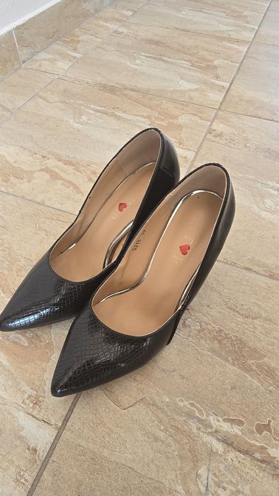 Pantofi eleganti