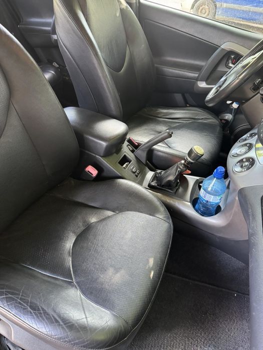 Автомобил Toyota Rav4