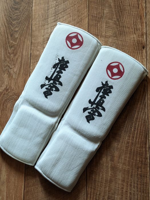 Накладки на ноги и шингарды, белые