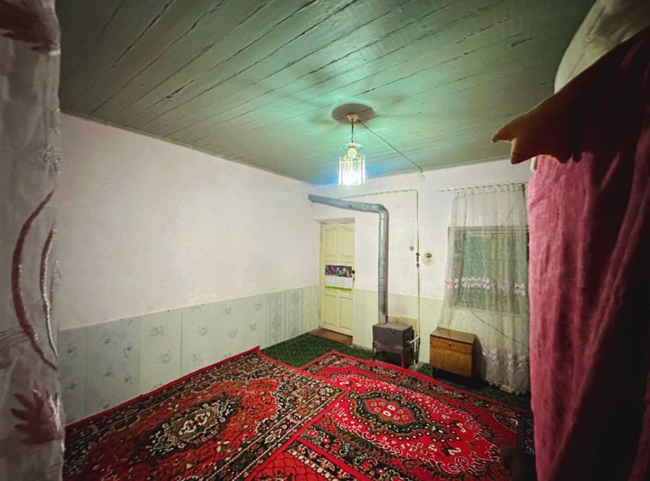 Uy sotiladi. buxoro viloyoti kogon shaharida joylashgan.