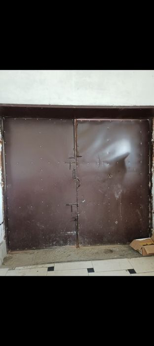 Ворота гаража б/у