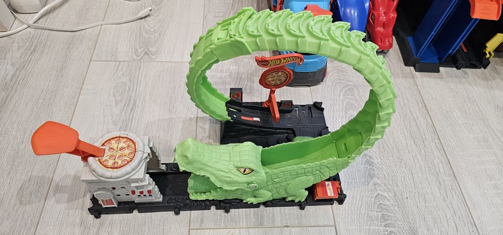 Hot wheels писти и колички