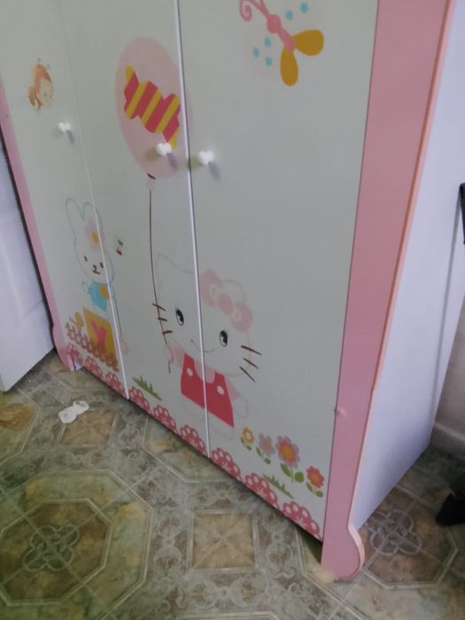 Продам шкаф кравать и стол