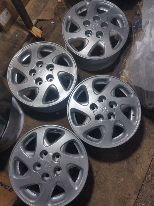 Тойота оригинал на 15