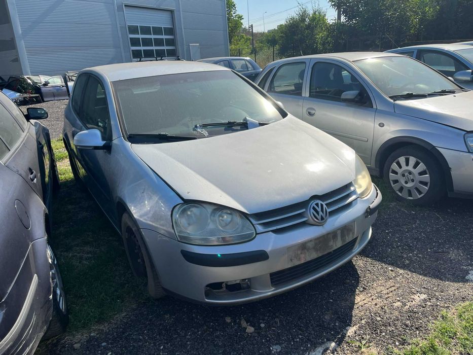 Dezmembrez VW Volkswagen Golf 5 coupe 2 usi gri argintiu 1,4 benzina