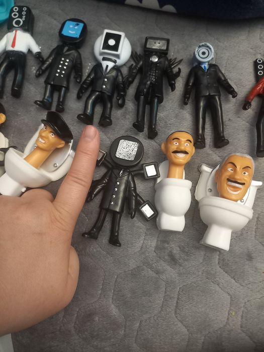 Скибиди игрушки.