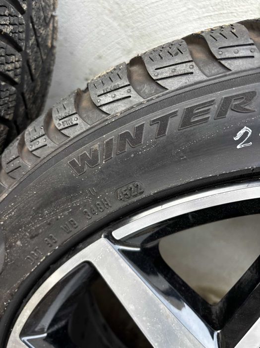 Doua anvelope Pirelli SottoZero Winter 235 45 R18 ci405