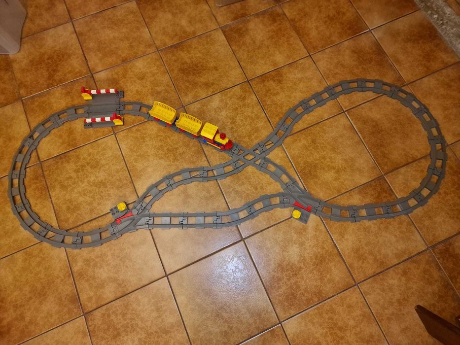 traseu cu tren si sine Lego Duplo