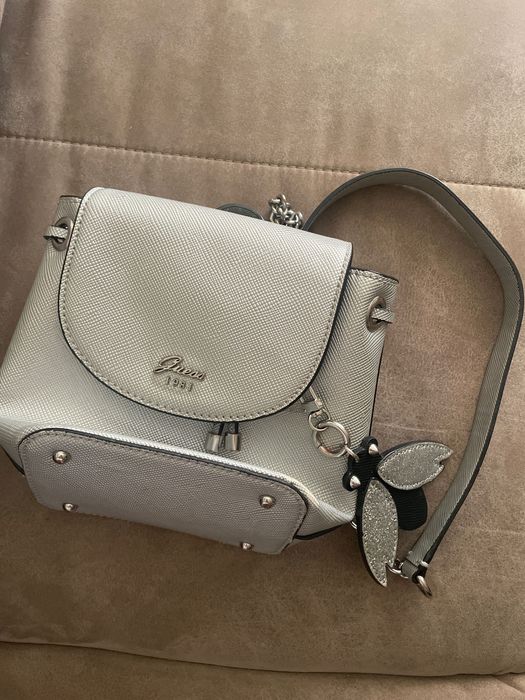 Продавам чанта на Guess