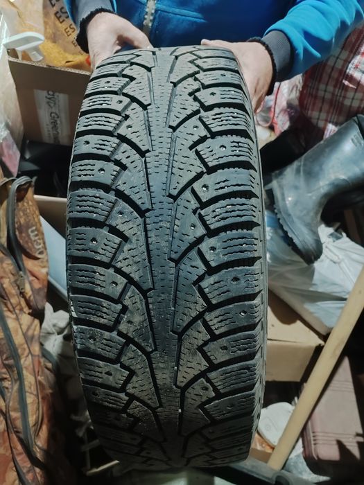 Продам зимние шины с дисками от Мерседес Вито