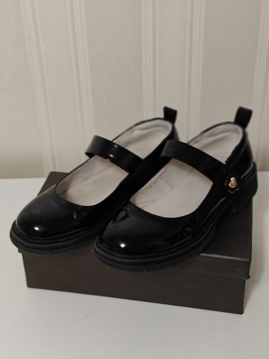 Туфли на девочку. Школьная обувь. 37 рамзер