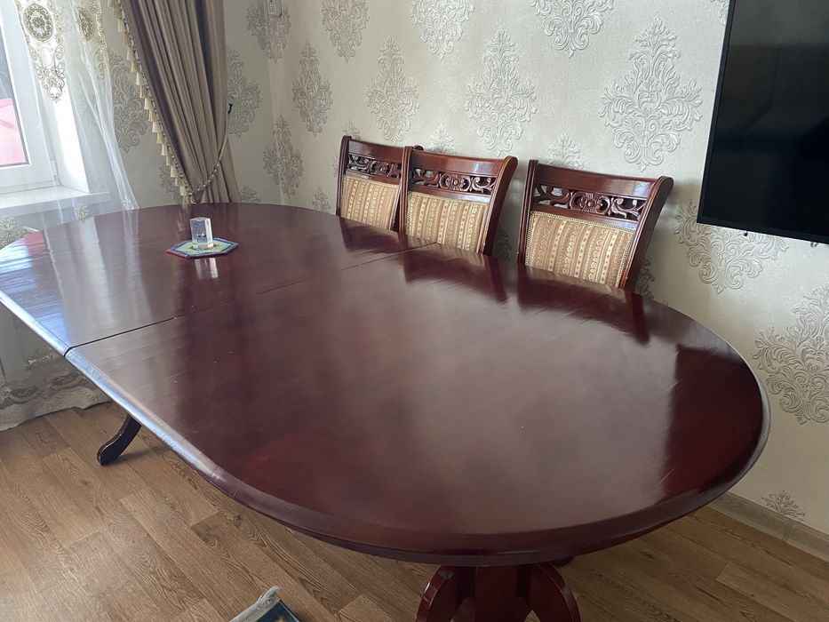 Стол для гостиной