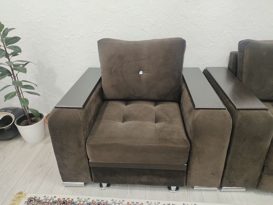 Продам диван с кресло-кровать