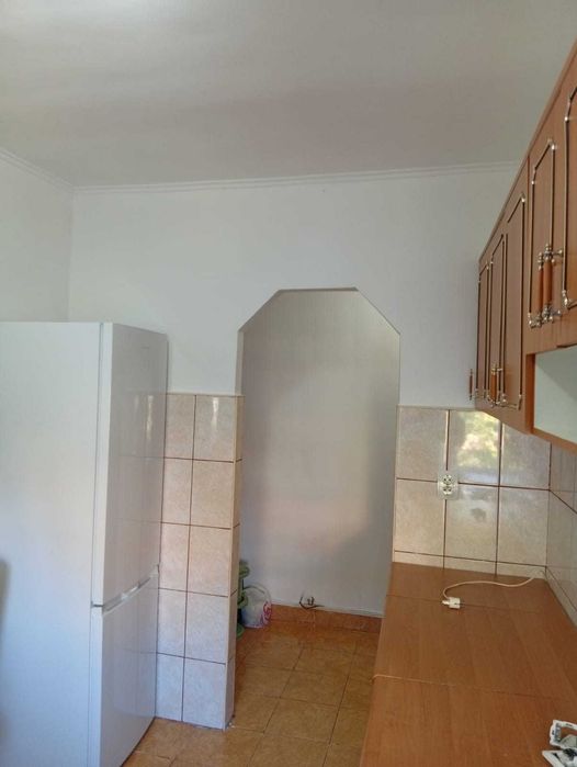 Inchiriez.apartament.2.camere zona.Rogerius