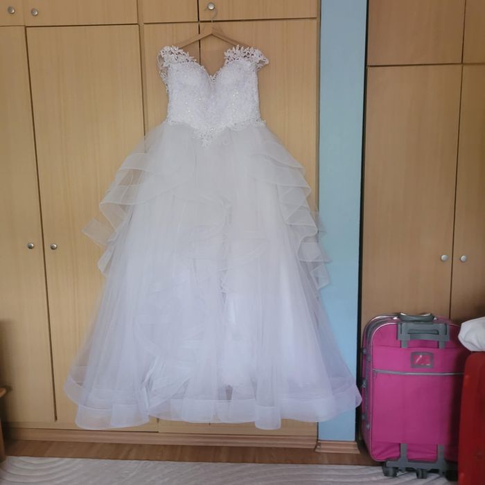 Красива булчинска рокля къща Сияна