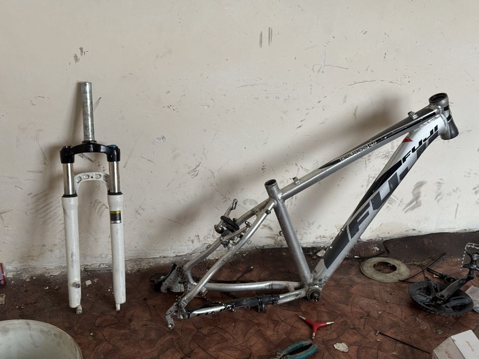Продам раму fuji nevada 4.0 и вилку