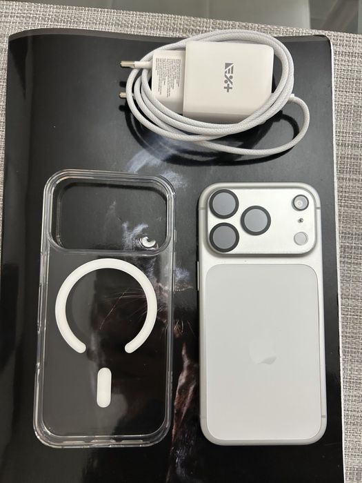 Продавам IPhone 17 PRO 256 GB SILVER