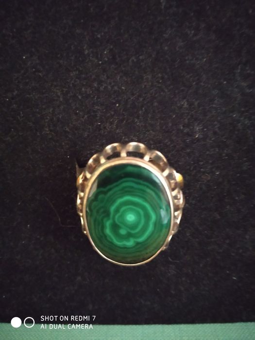 Серебряный перстень с натуральным камнем.