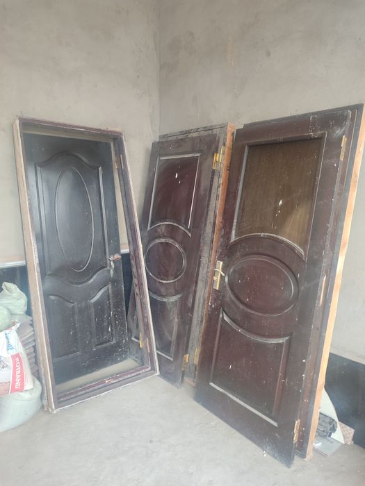 5 ta eshik korobkasi bilan