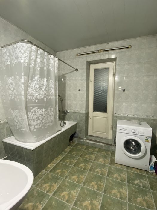 Qizlarga sheriklikka kvartira