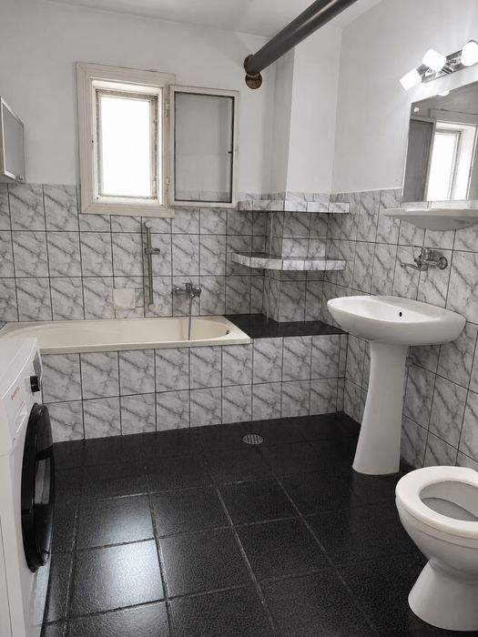 Apartament la Casă / spațiu birou