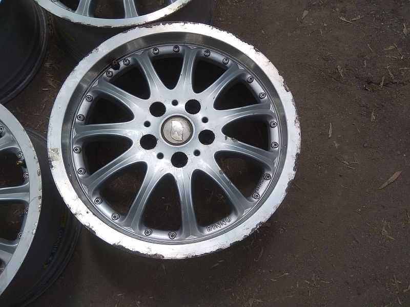 Продам оригинальные легкосплавные диски "BINNO"