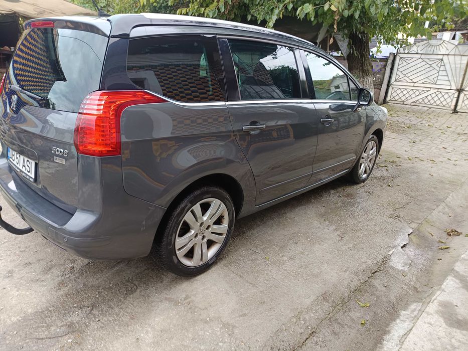 Peugeot 5008 1.6 16v benzina 7 locuri 2010