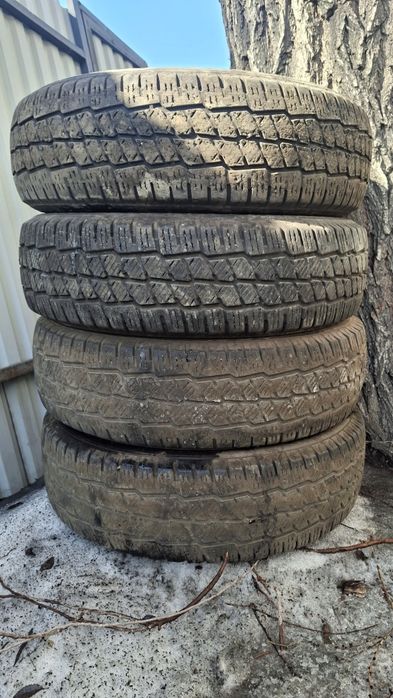 Продам шины комплект  Goodride
