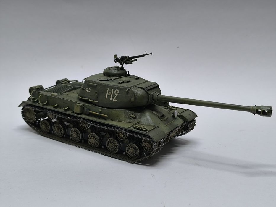 Продам готовую собранную модель ИС-2