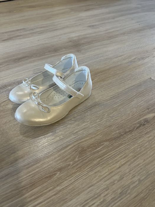 Туфельки белые для девочки