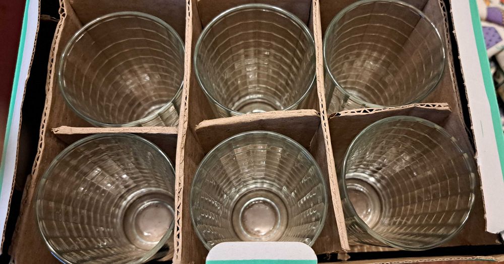 Комплект от нови чаши - 18 части с красив релеф