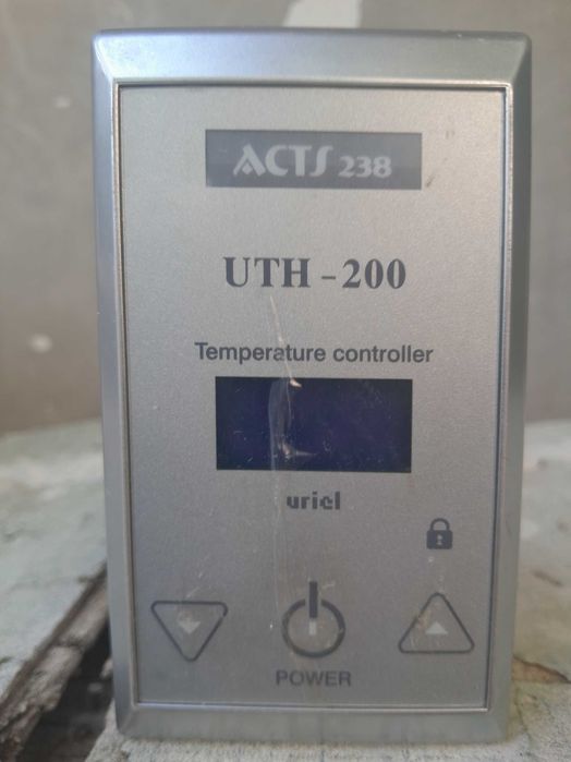 Электронный сенсорный терморегулятор Uriel UTH-200 для теплого пола.
