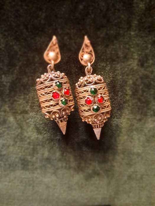 Обеци,трепки,възраждане.⁸