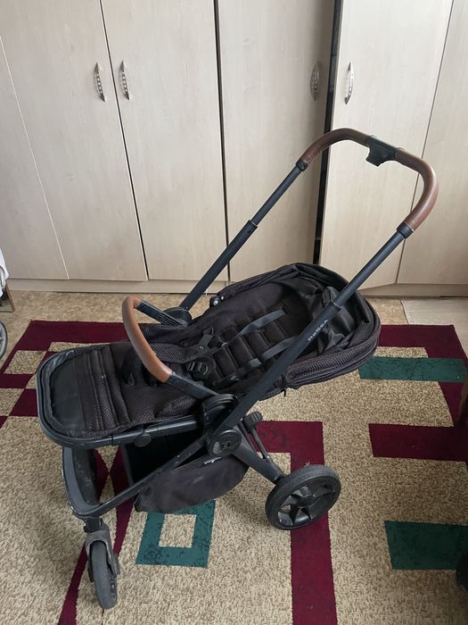Продам детскую коляску с люлькой игрушками и др