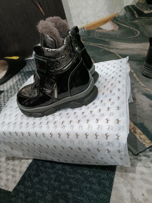 Срочно продам детскую обувь